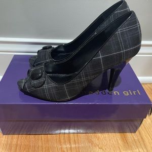 Plaid pumps